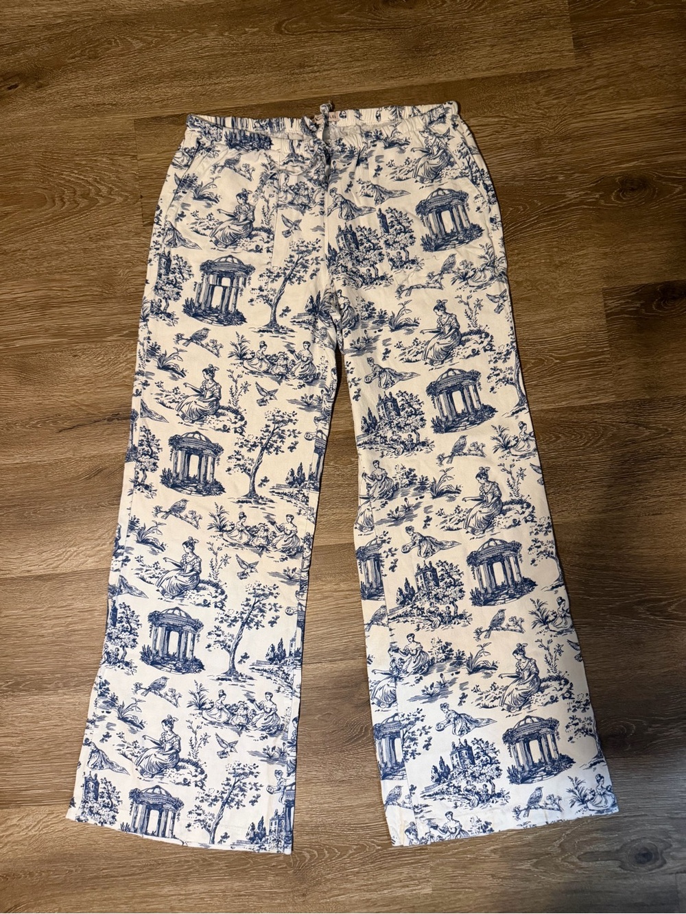 Women’s White & Blue Toile (Chinoiserie) Print Pants
